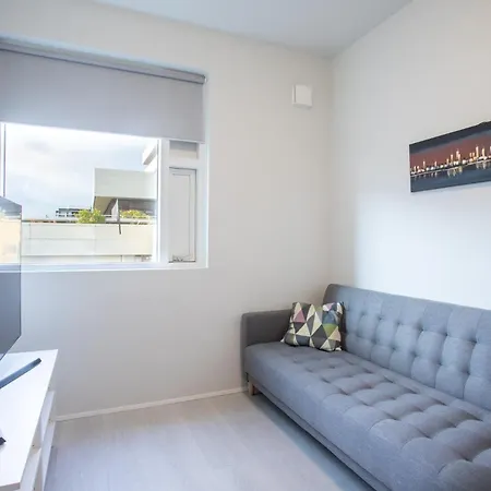 Reykjavík 2BR Apartment with Free Parking Apartment