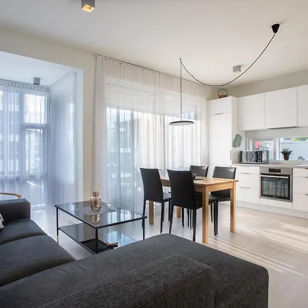 Reykjavík 2BR Apartment with Free Parking Apartment